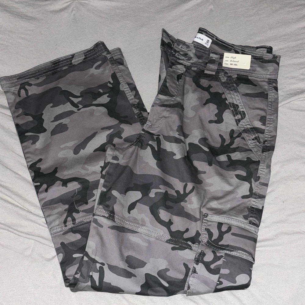 NWT Abercrombie & Fitch Relaxed Cargo Pants, 30